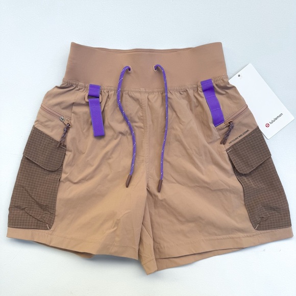 NWT • Lululemon Multi-Pocket Cargo High-Rise
Hiking Short 5" - Picture 1 of 7